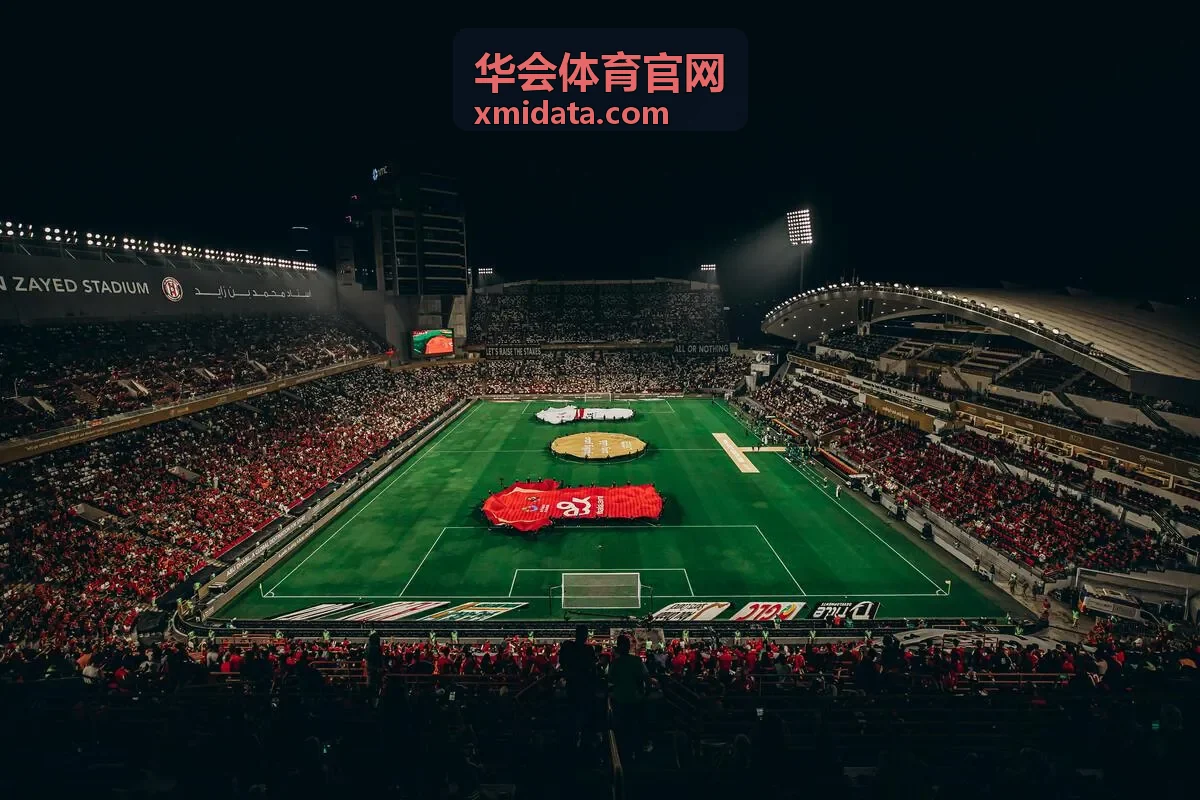 华会体育官网青少年组带教老师与孩子训练